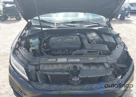 2017 Volkswagen Passat 1.8T R-Line из США, поврежденный, VIN 1VWDT7A34HC047520